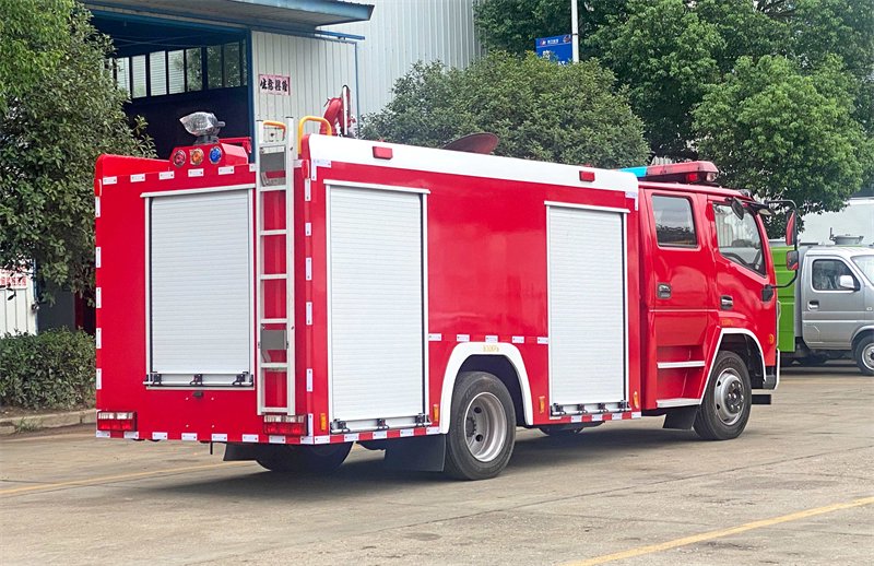 🚒 消防车大揭秘：城市里的"红色守护神"到底有多硬核？